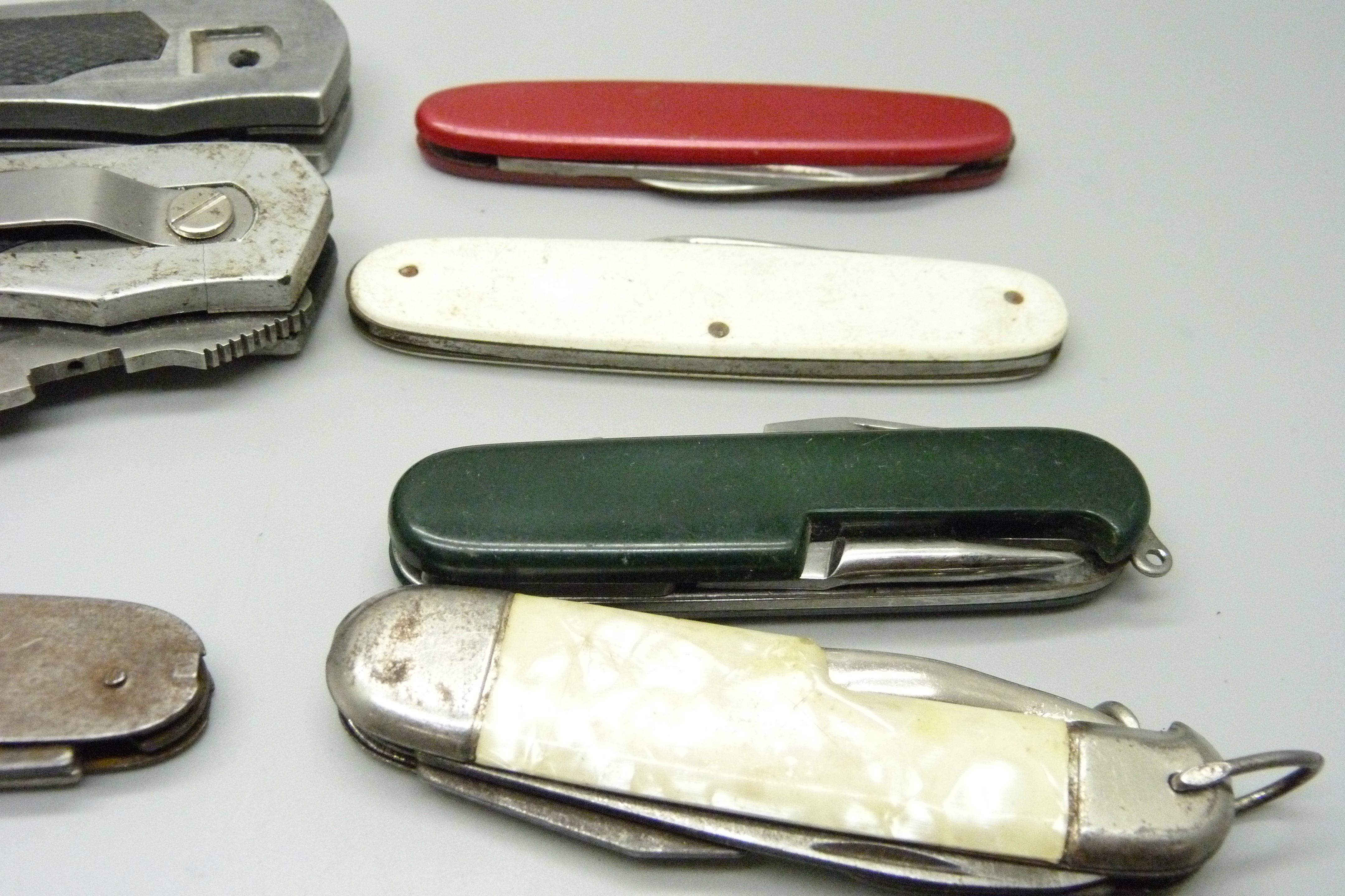 A collection of pocket knives - Image 4 of 4