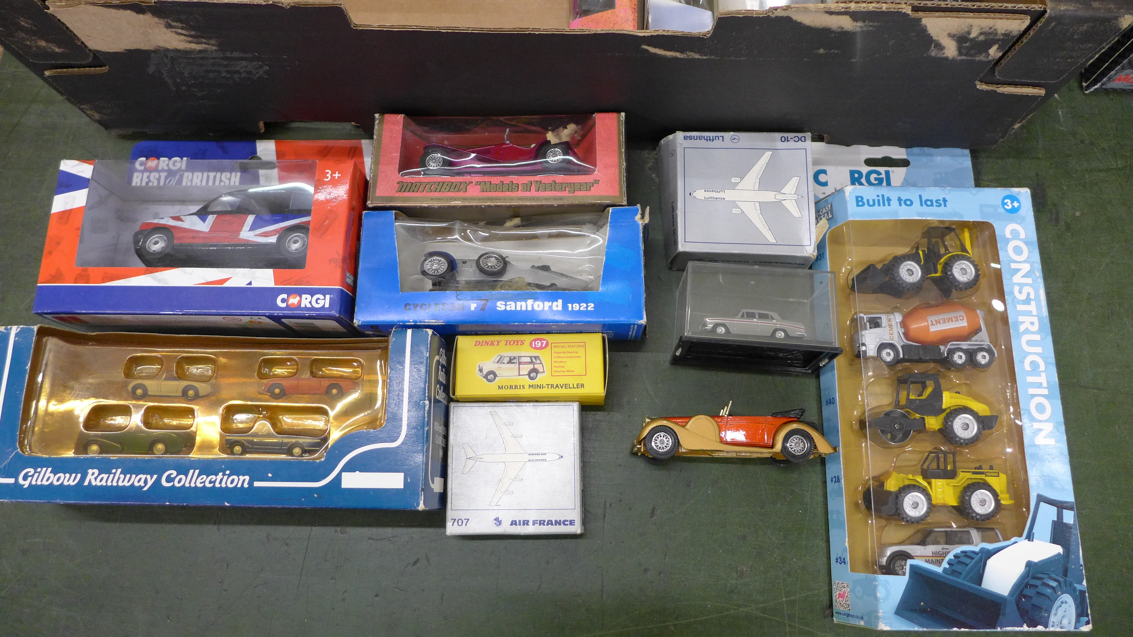 A box of mixed die-cast model vehicles, Corgi, Models of Yesteryear, etc. - Image 3 of 3