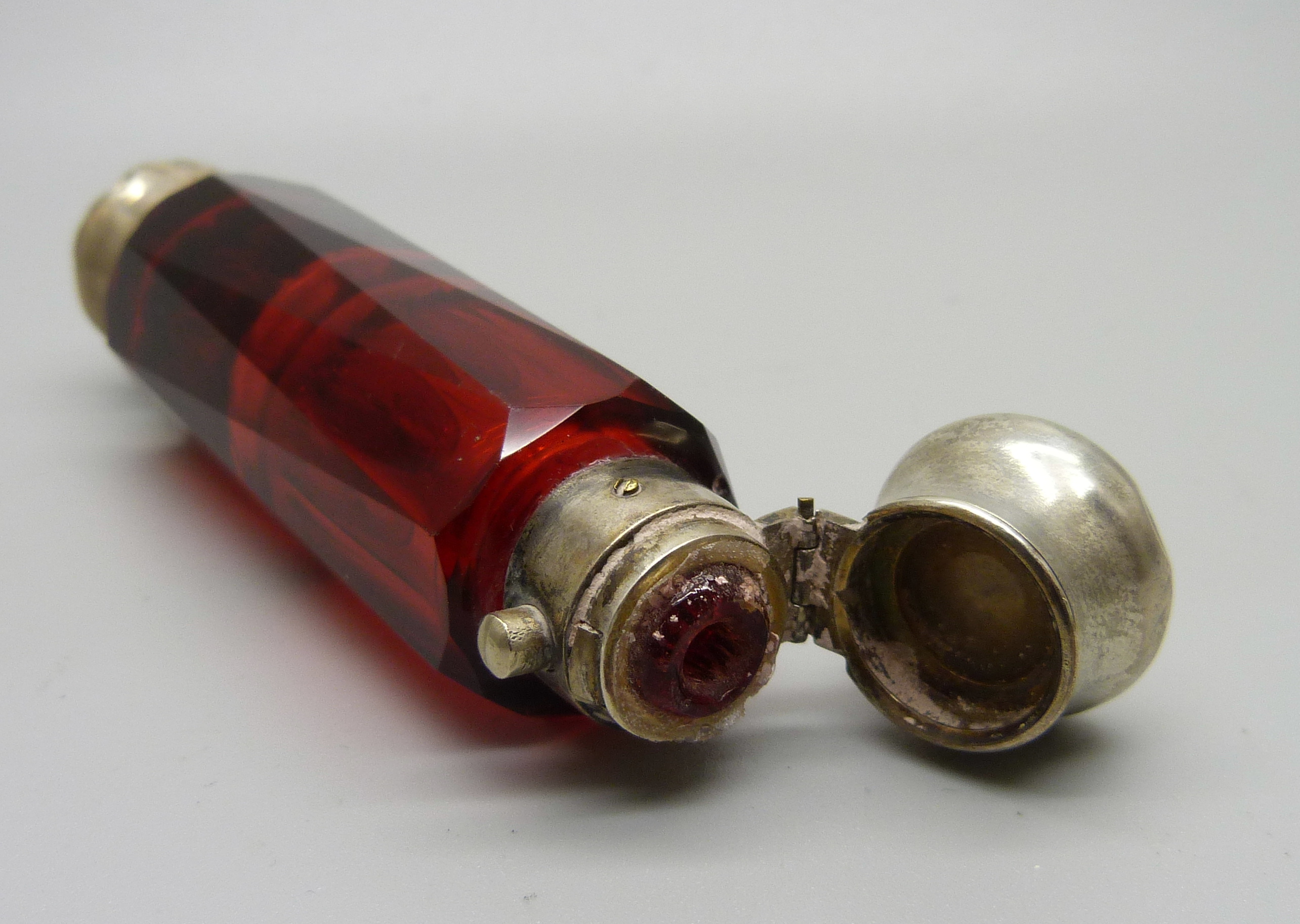 A ruby glass double scent bottle, a/f - Image 2 of 5