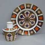 A Royal Crown Derby Imari 1128 pattern vase, 11cm and a 21.5cm plate, second