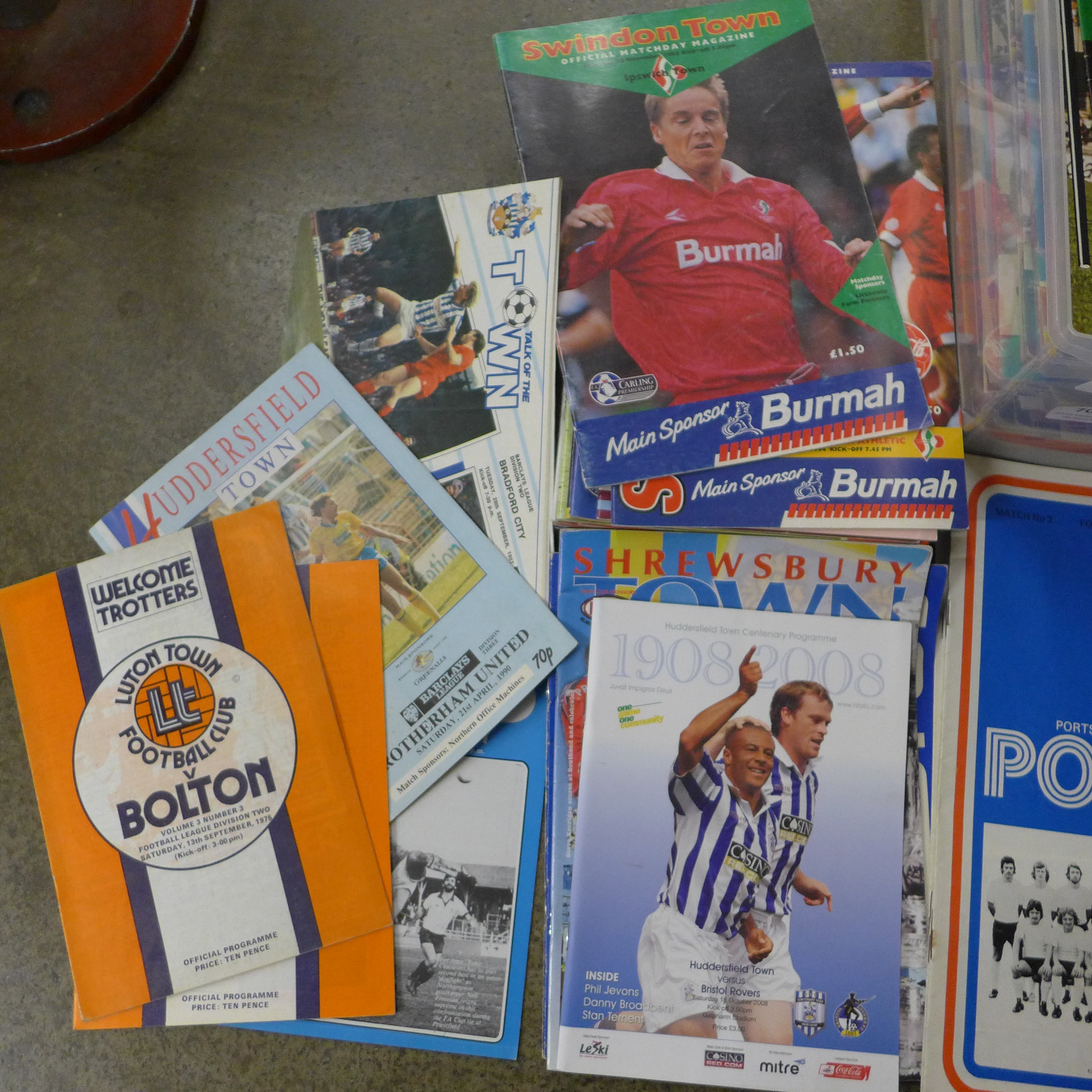 Sporting memorabilia; a large box of football annuals and programmes including England - Image 3 of 4
