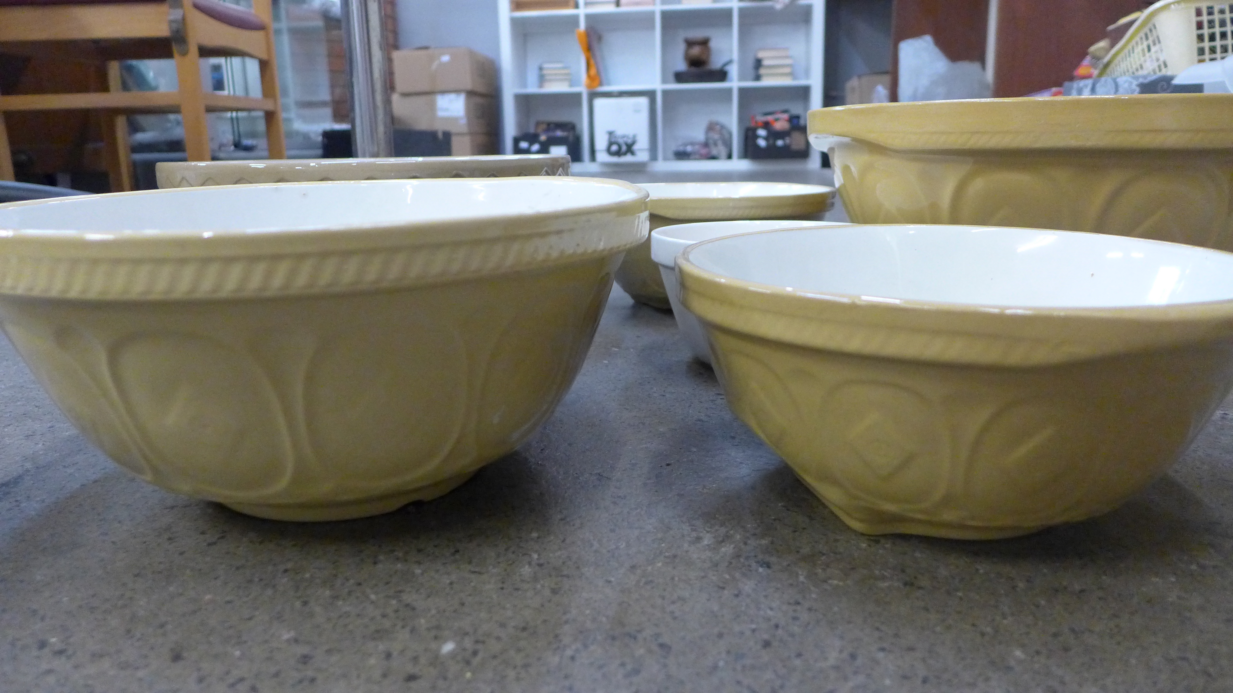 A collection of mixing bowls - Image 2 of 3