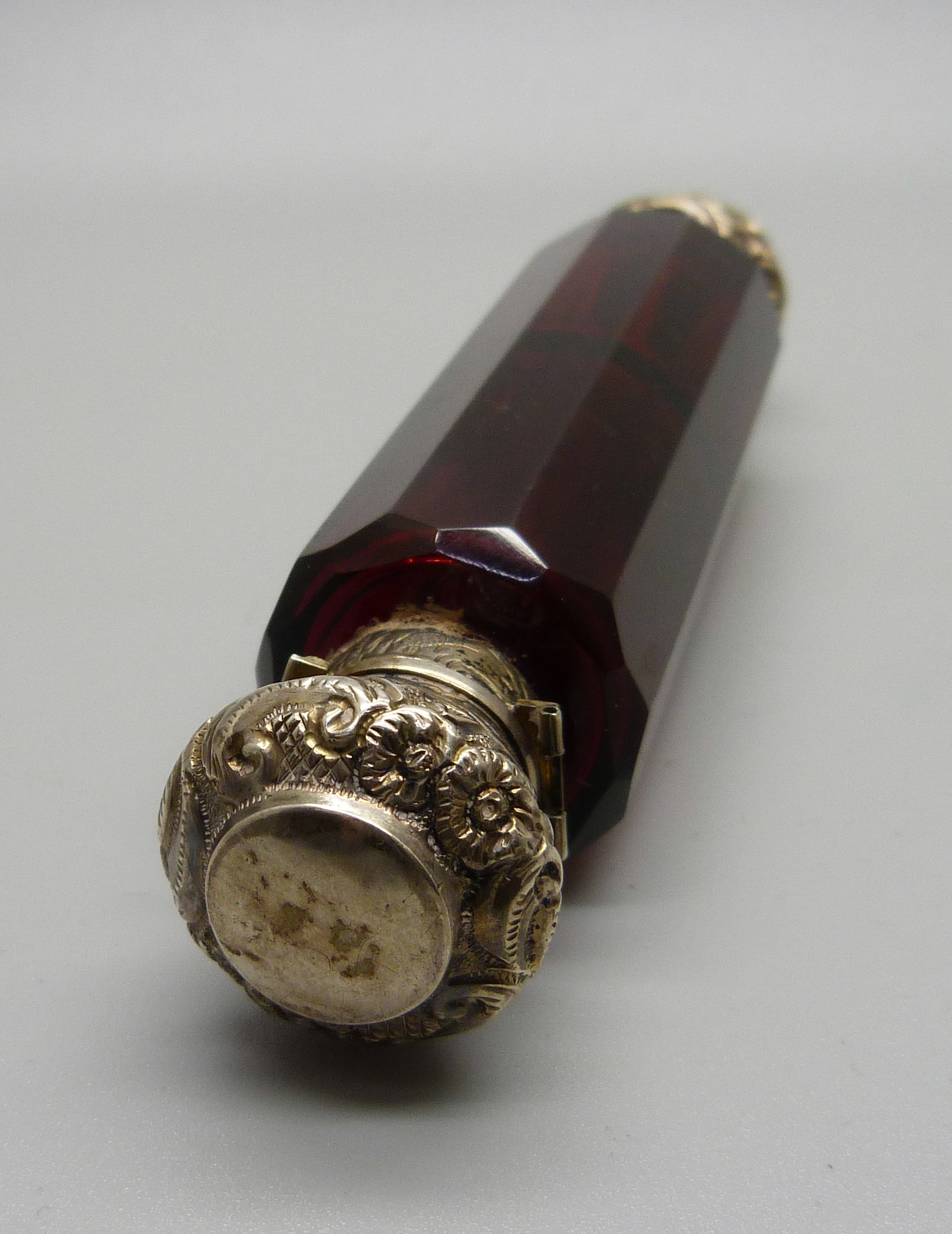 A ruby glass double scent bottle, (hinge a/f, top dented) - Image 2 of 7