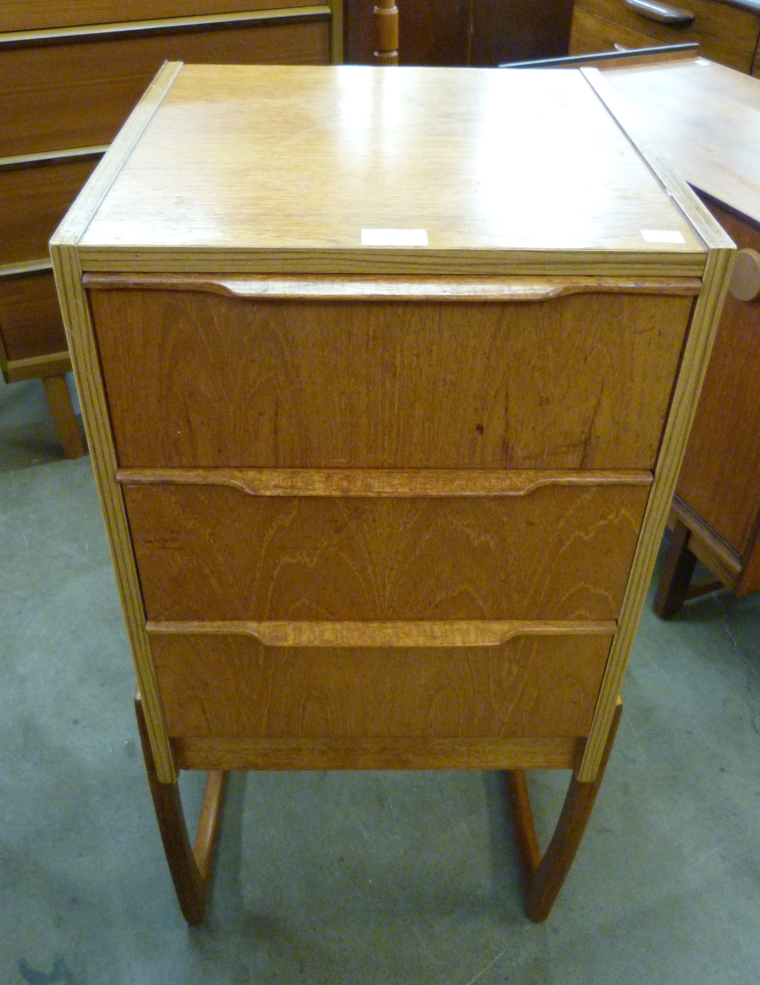 A small teak chest of drawers - Image 2 of 2