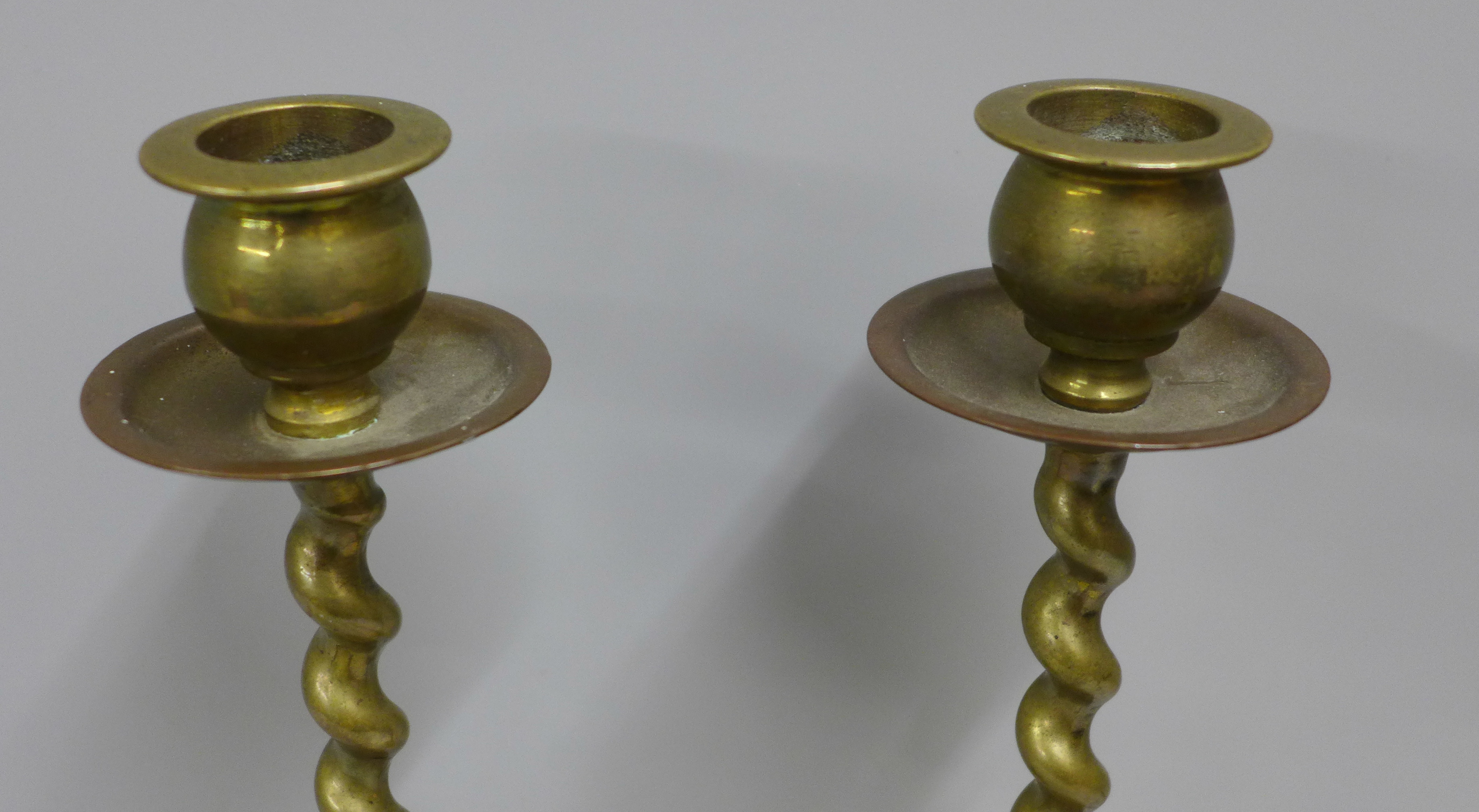 A pair of brass barleytwist candlesticks - Image 2 of 3