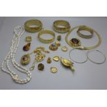 Gold tone jewellery