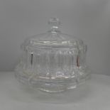 An Argyle Fine Cut Crystal glass cake dome **PLEASE NOTE THIS LOT IS NOT ELIGIBLE FOR POSTING AND