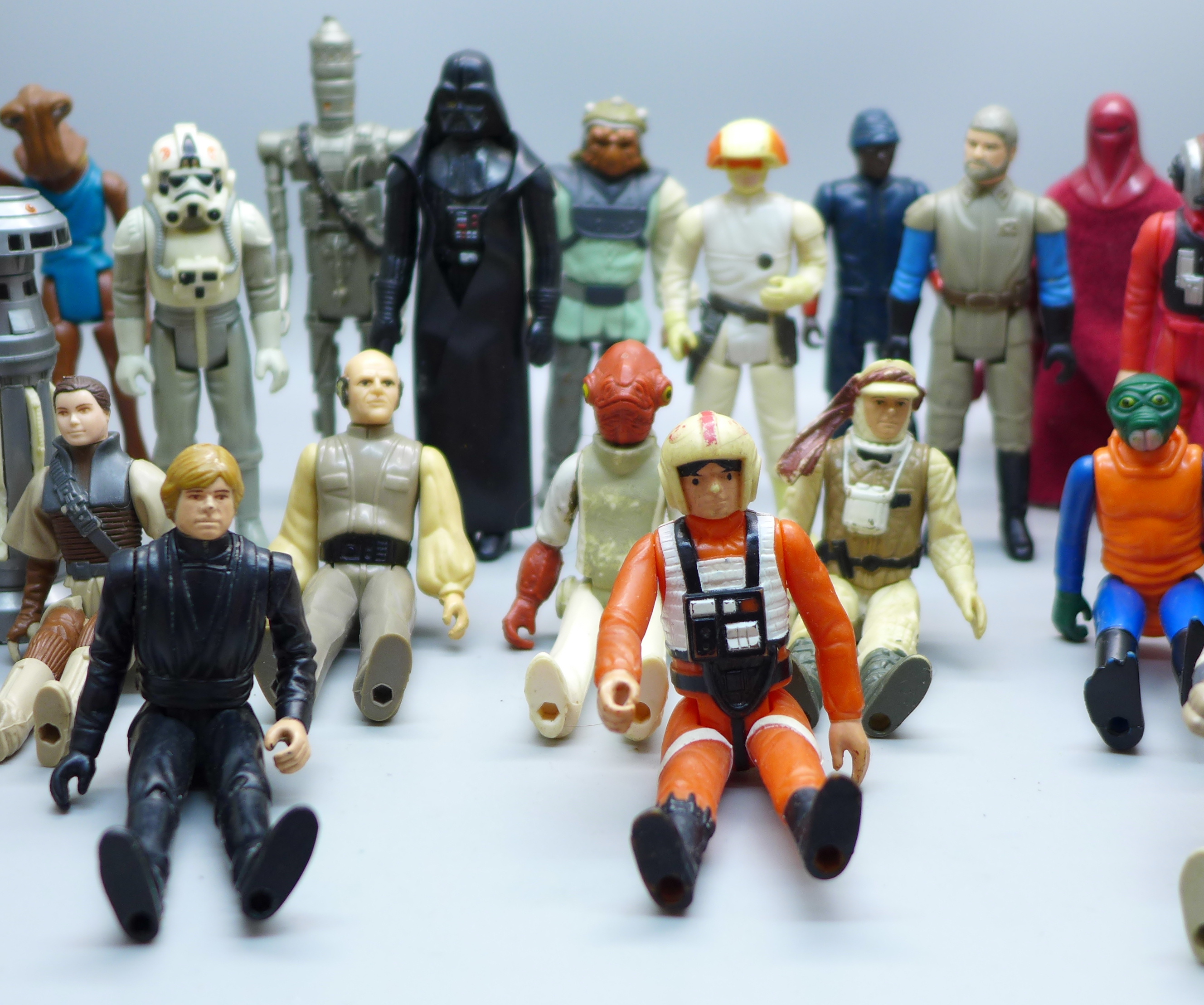 Thirty-three Kenner Star Wars figures - Image 3 of 8