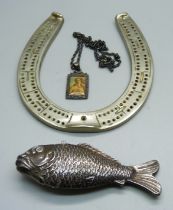 A novelty continental silver fish trinket box with hinged lid, length 97mm, a horseshoe cribbage