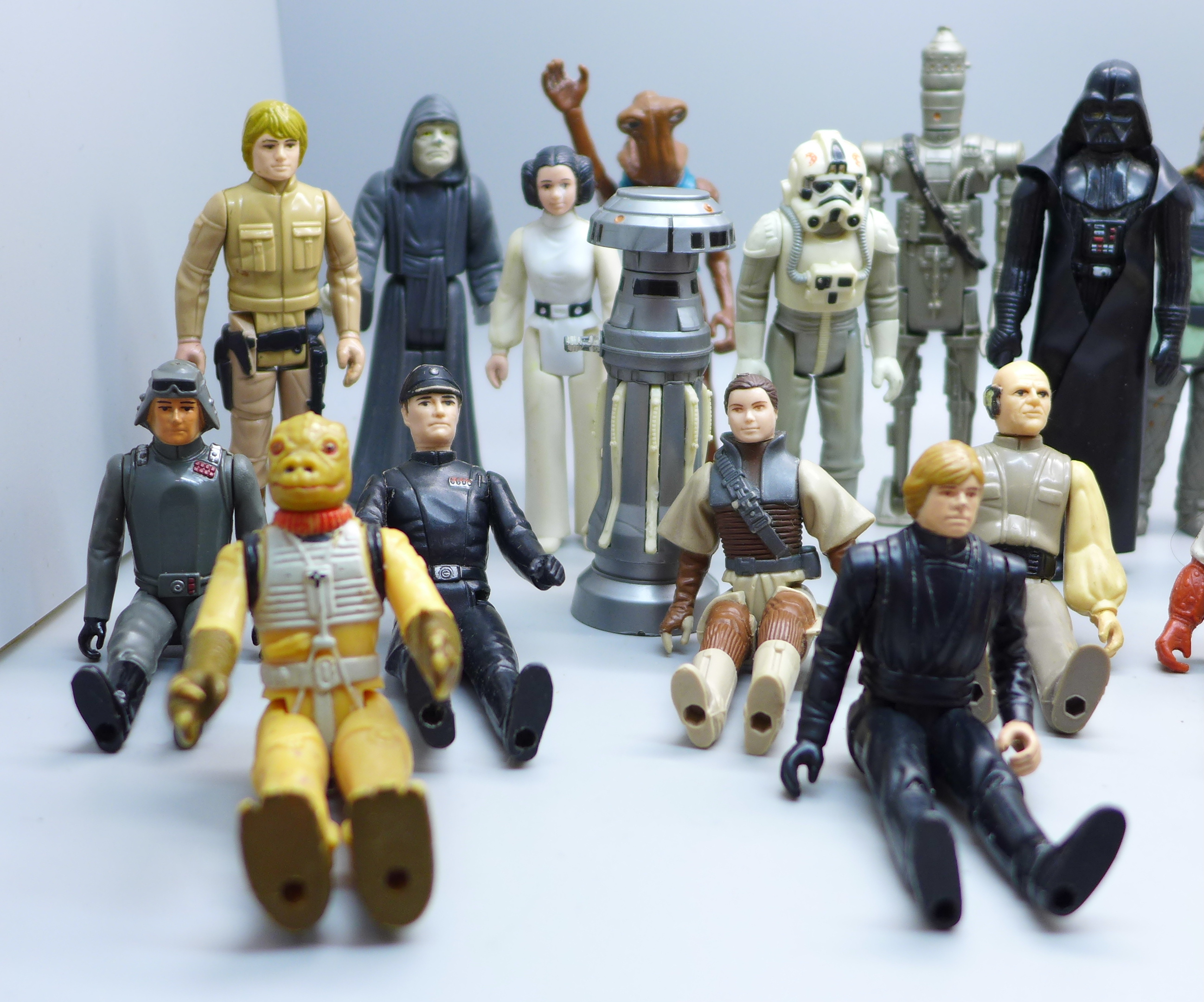Thirty-three Kenner Star Wars figures - Image 2 of 8