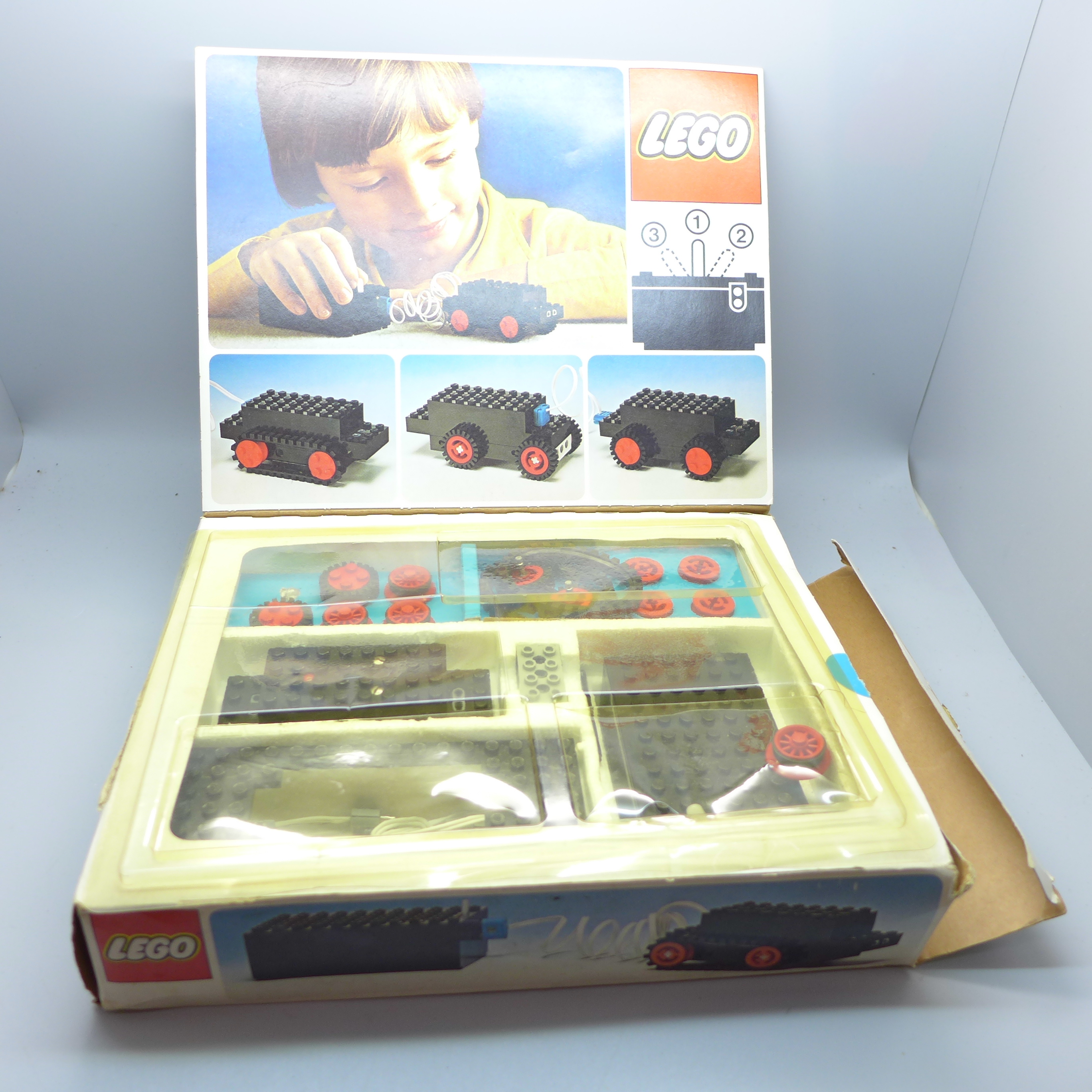 A 1976 Lego 107 set