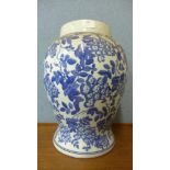 A Chinese blue and white porcelain jar (lacking cover)