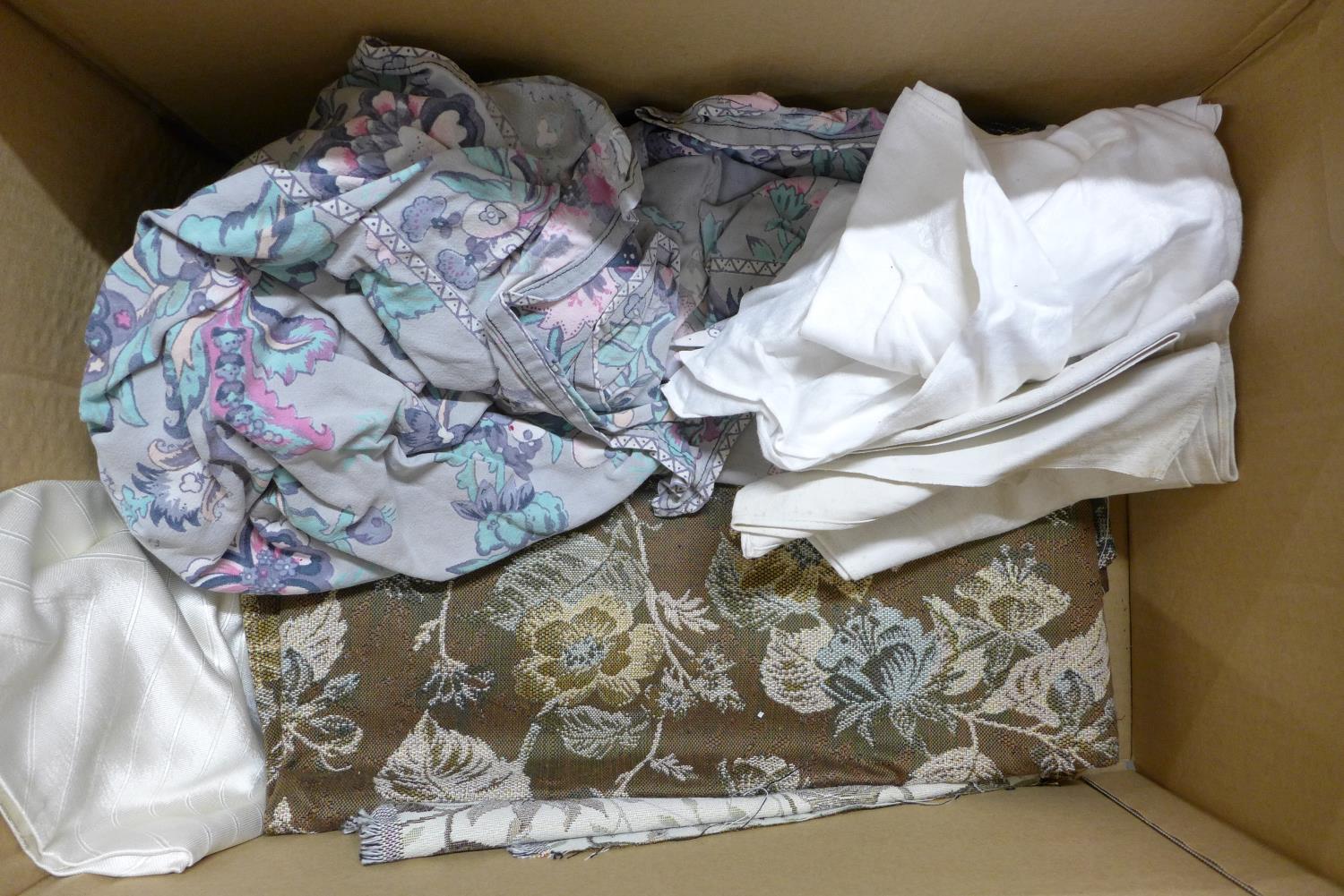 A box of 19th Century and later lace edged linen, table cloths, doilies, plus needlework linen, - Image 4 of 4