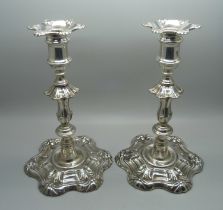 A pair of William IV silver candlesticks, Sheffield 1833, 21.5cm