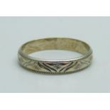 A 9ct gold wedding ring, 2.2g, R