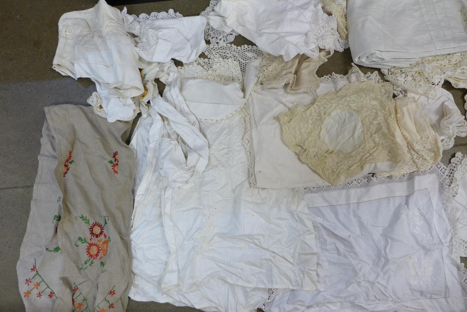 A box of 19th Century and later lace edged linen, table cloths, doilies, plus needlework linen, - Image 3 of 4