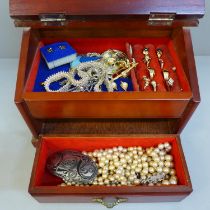 Costume jewellery including gold tone and a large pewter brooch