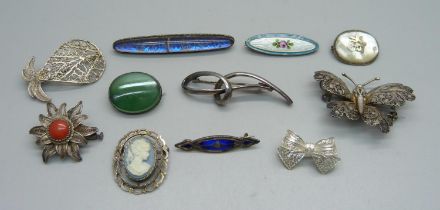 Silver and white metal brooches including enamelled and filigree, enamel on one a/f