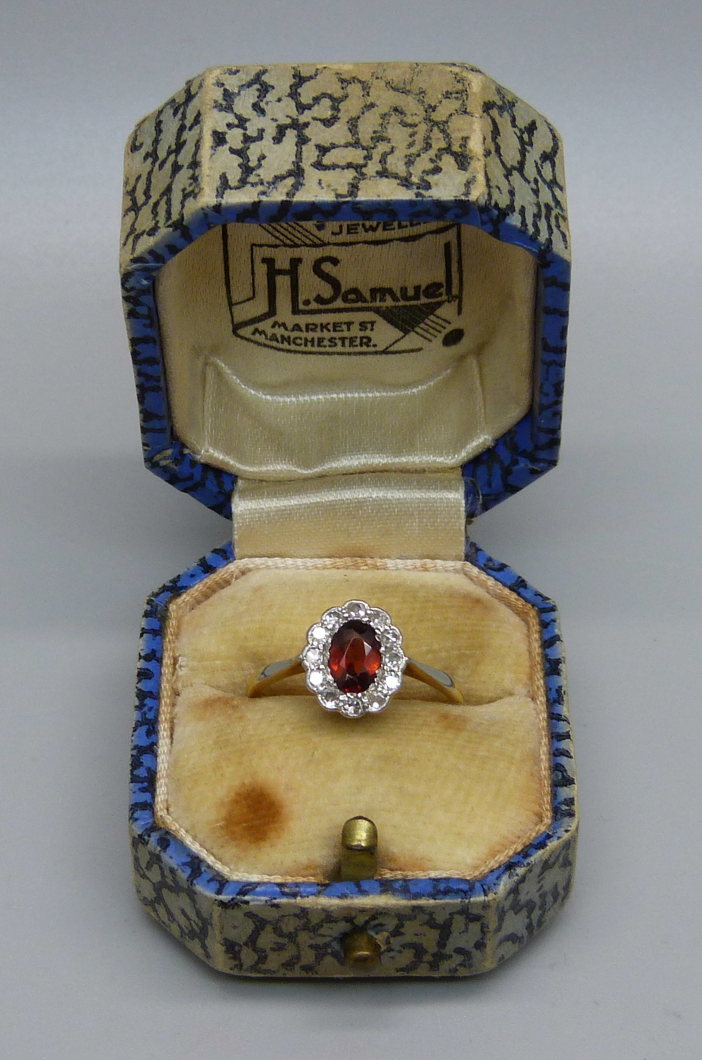 An 18ct gold, diamond and red stone ring, 2.4g, N - Image 5 of 5