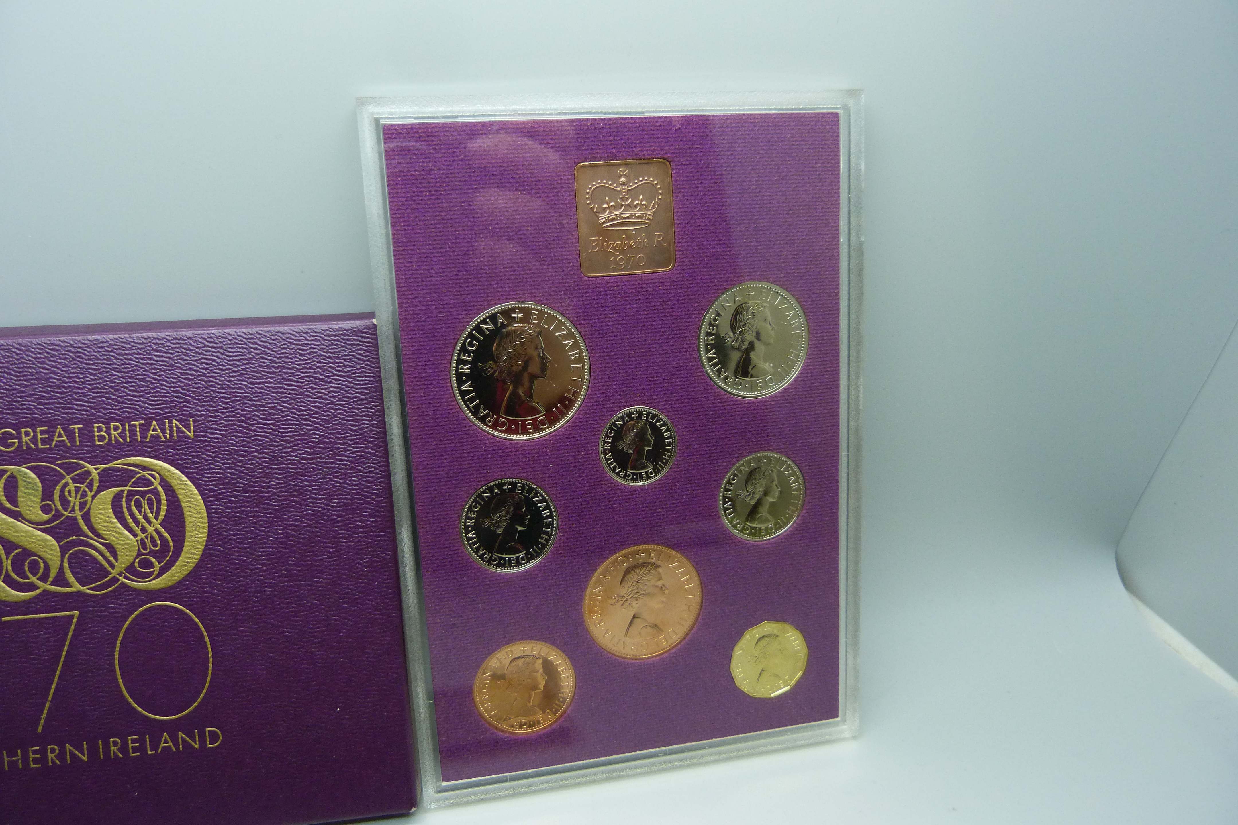 A 1970 coin set and four commemorative coins - Image 3 of 3