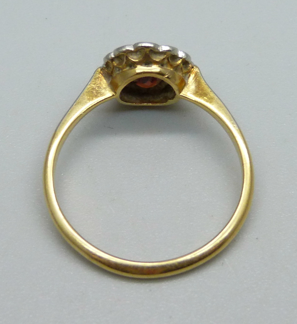 An 18ct gold, diamond and red stone ring, 2.4g, N - Image 3 of 5