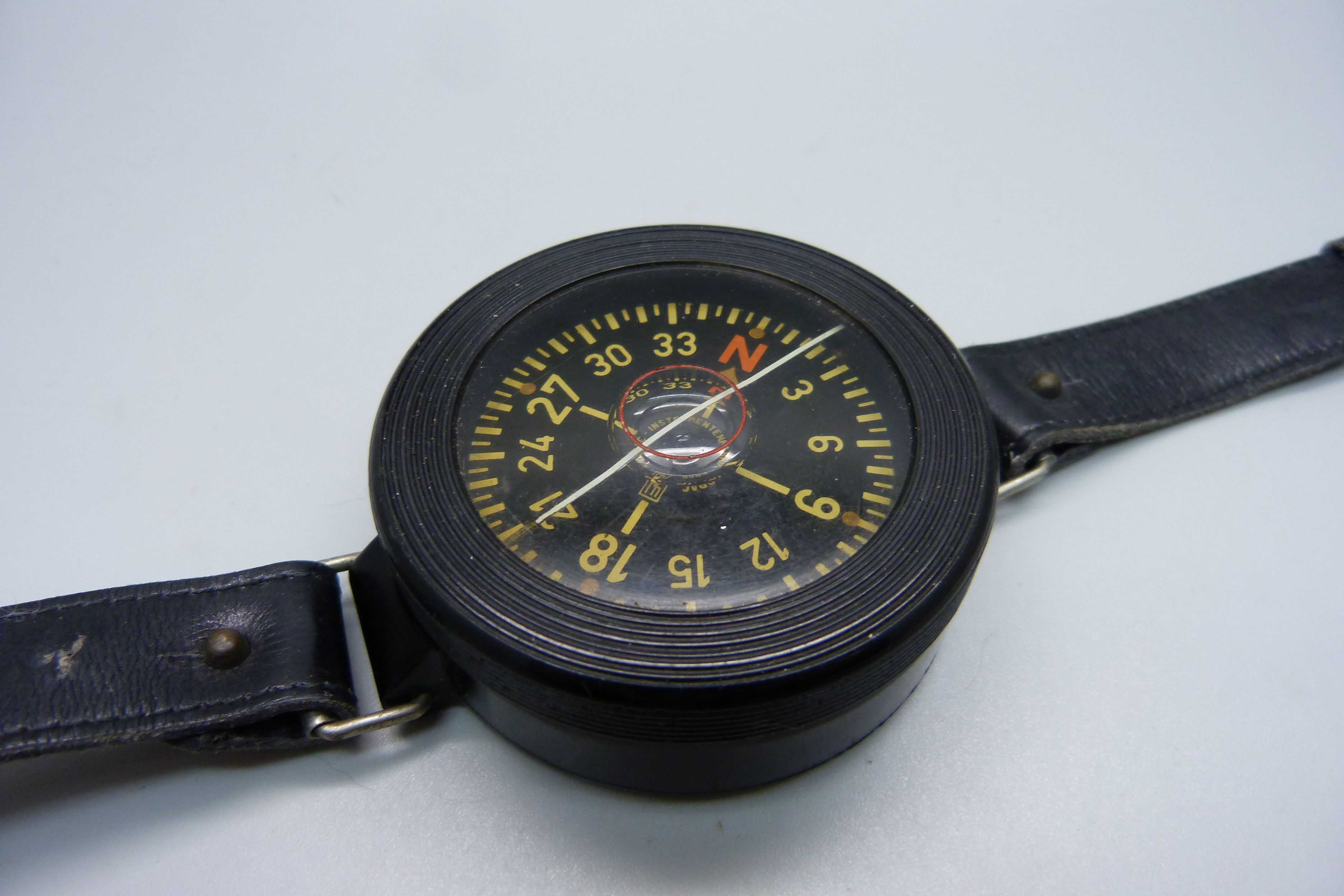 A German WWII Luftwaffe pilot's AK39 wrist compass, no. 60349 - Image 2 of 4