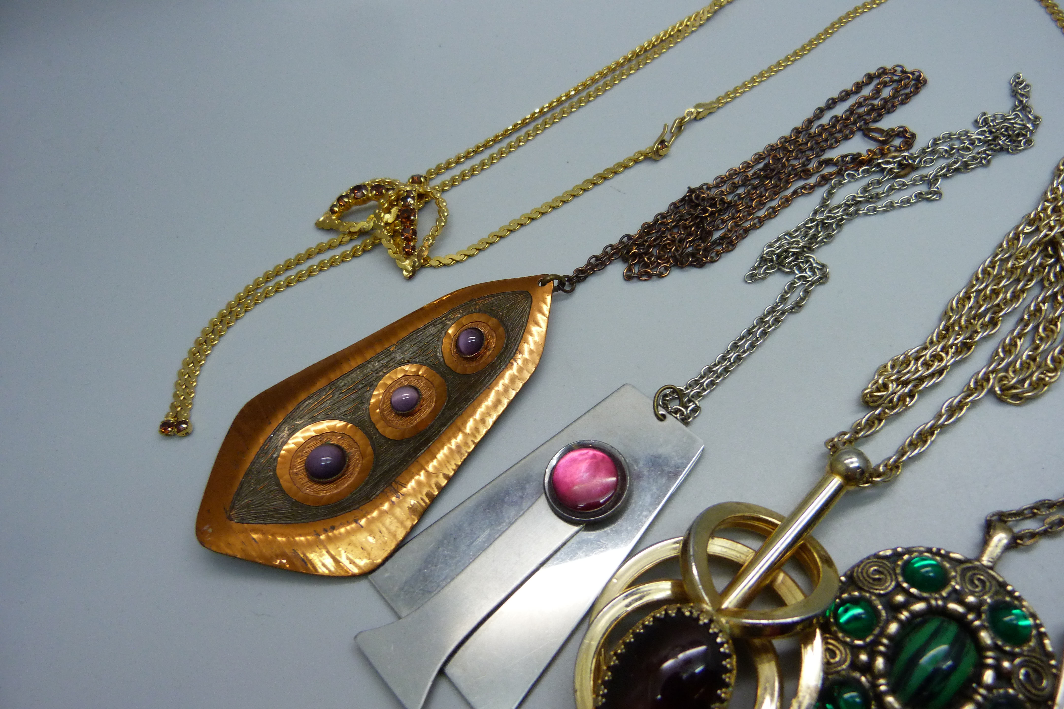 A collection of 1970s and 80s pendants including Moda, Miracle, etc. - Image 2 of 2