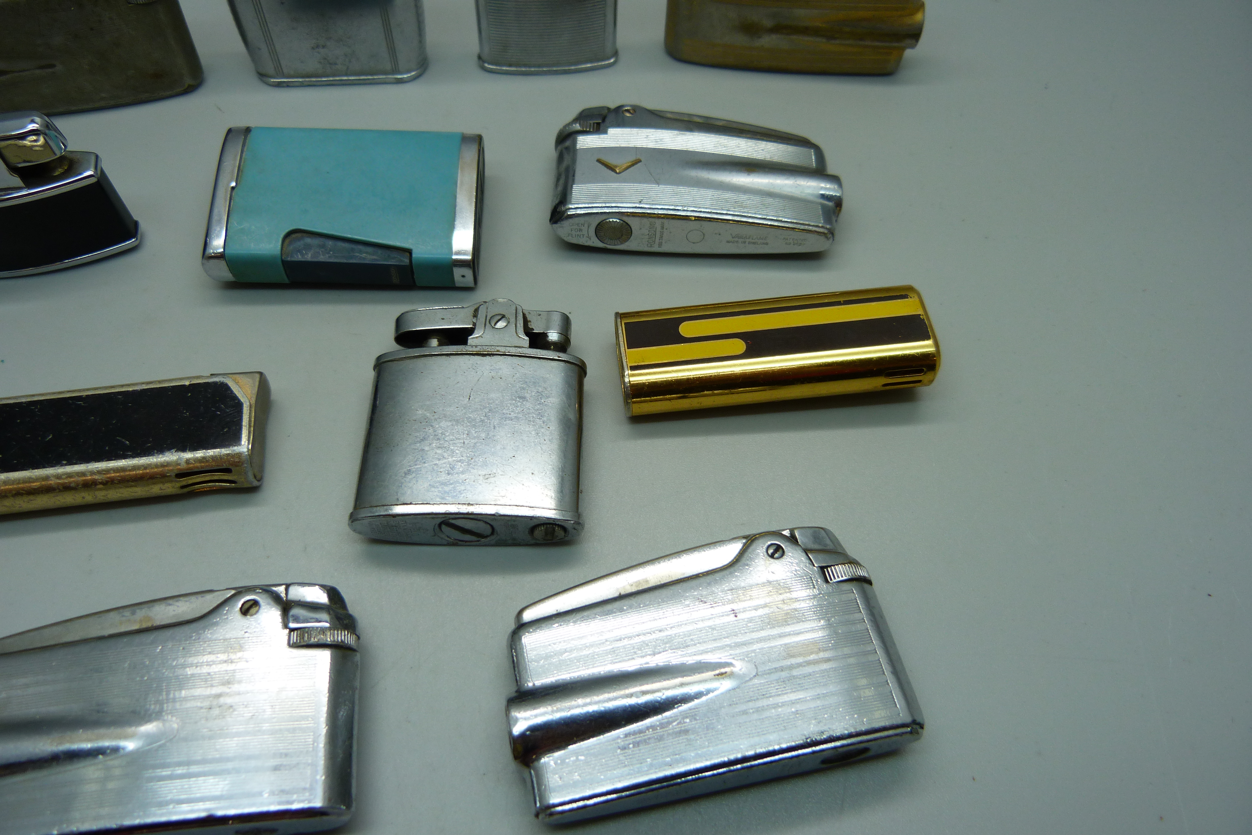 Twelve vintage 1960s Ronson lighters - Image 3 of 4