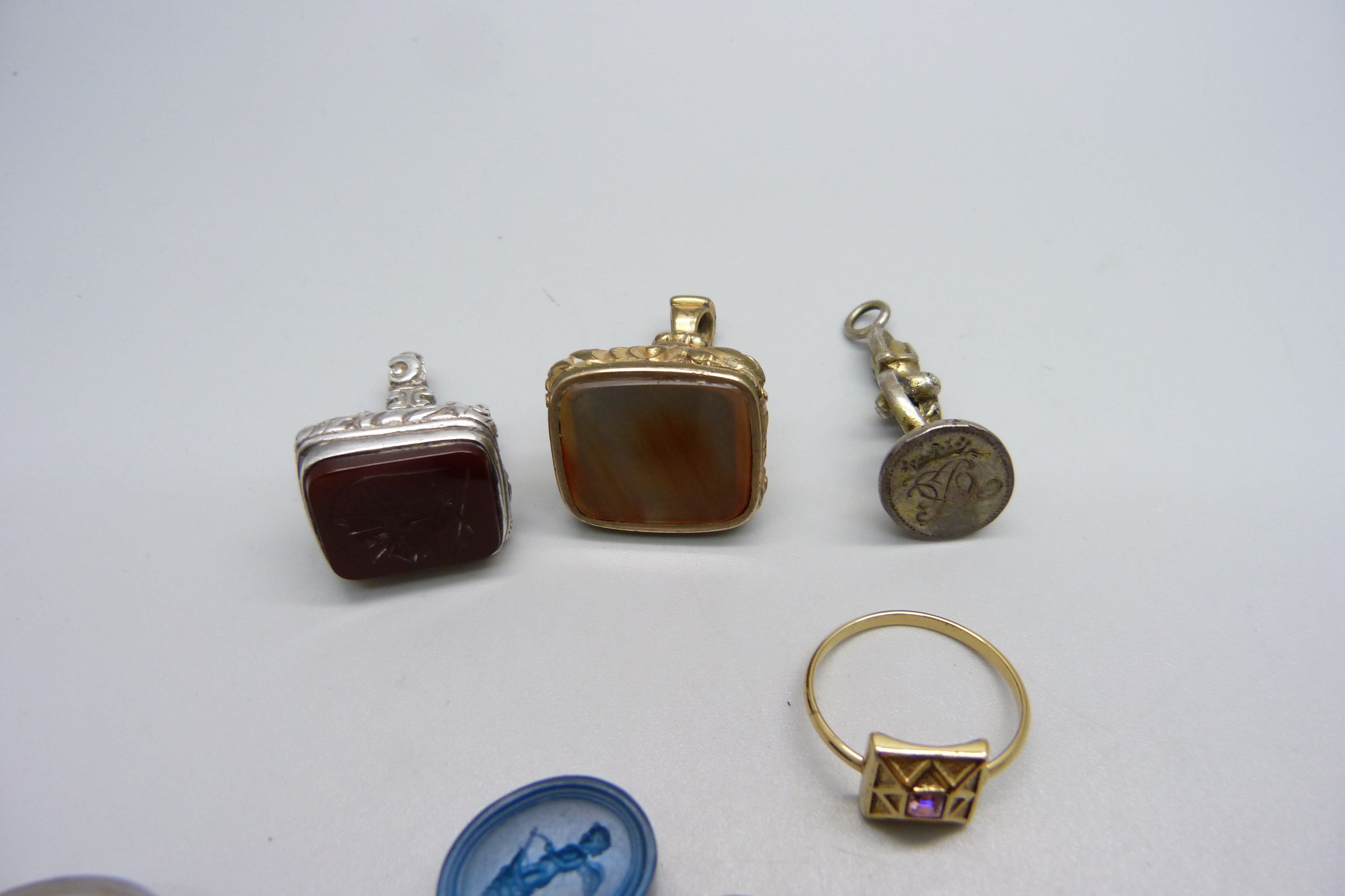 A collection of seals and seal fobs, (modern reproductions) - Image 4 of 4