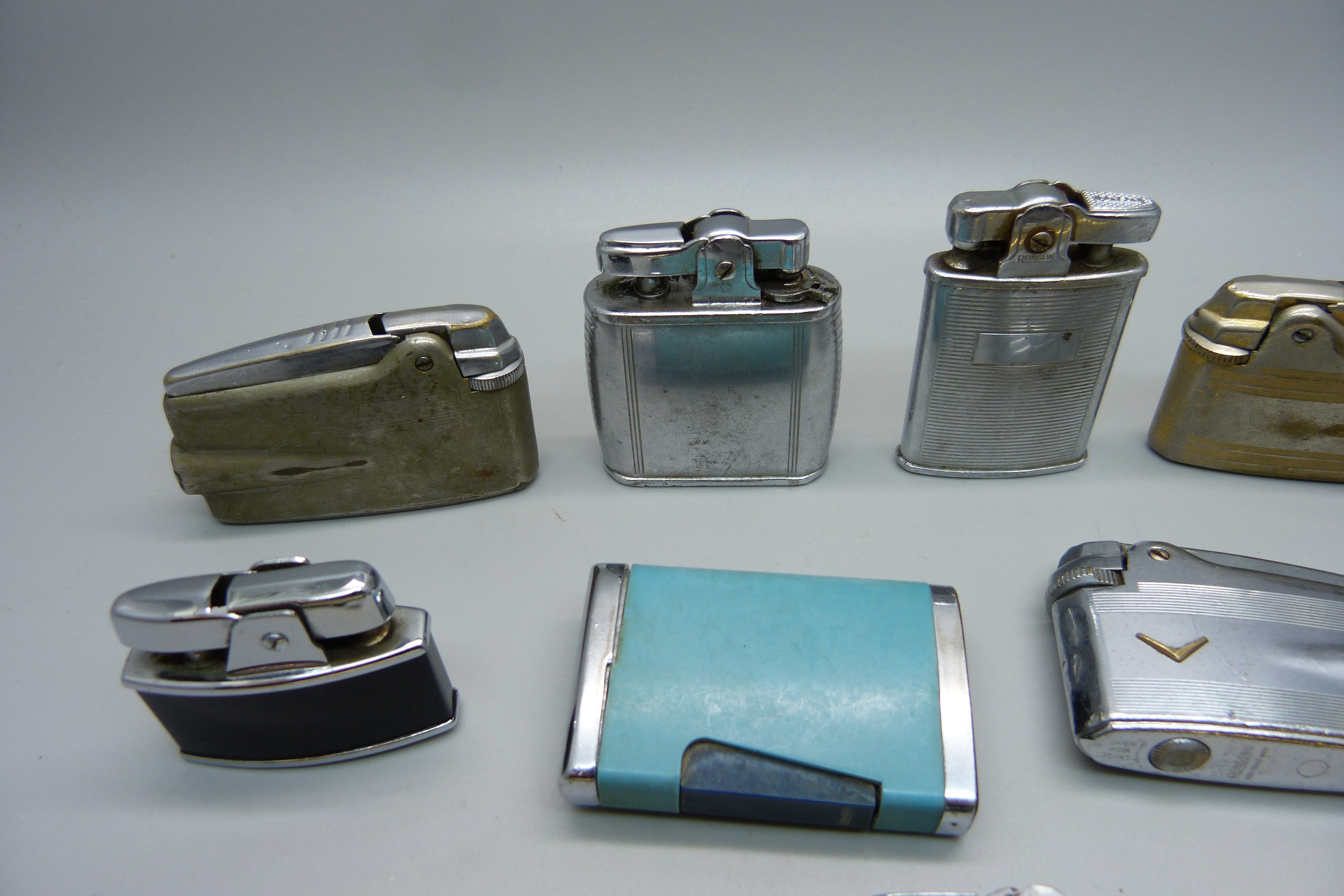 Twelve vintage 1960s Ronson lighters - Image 2 of 4