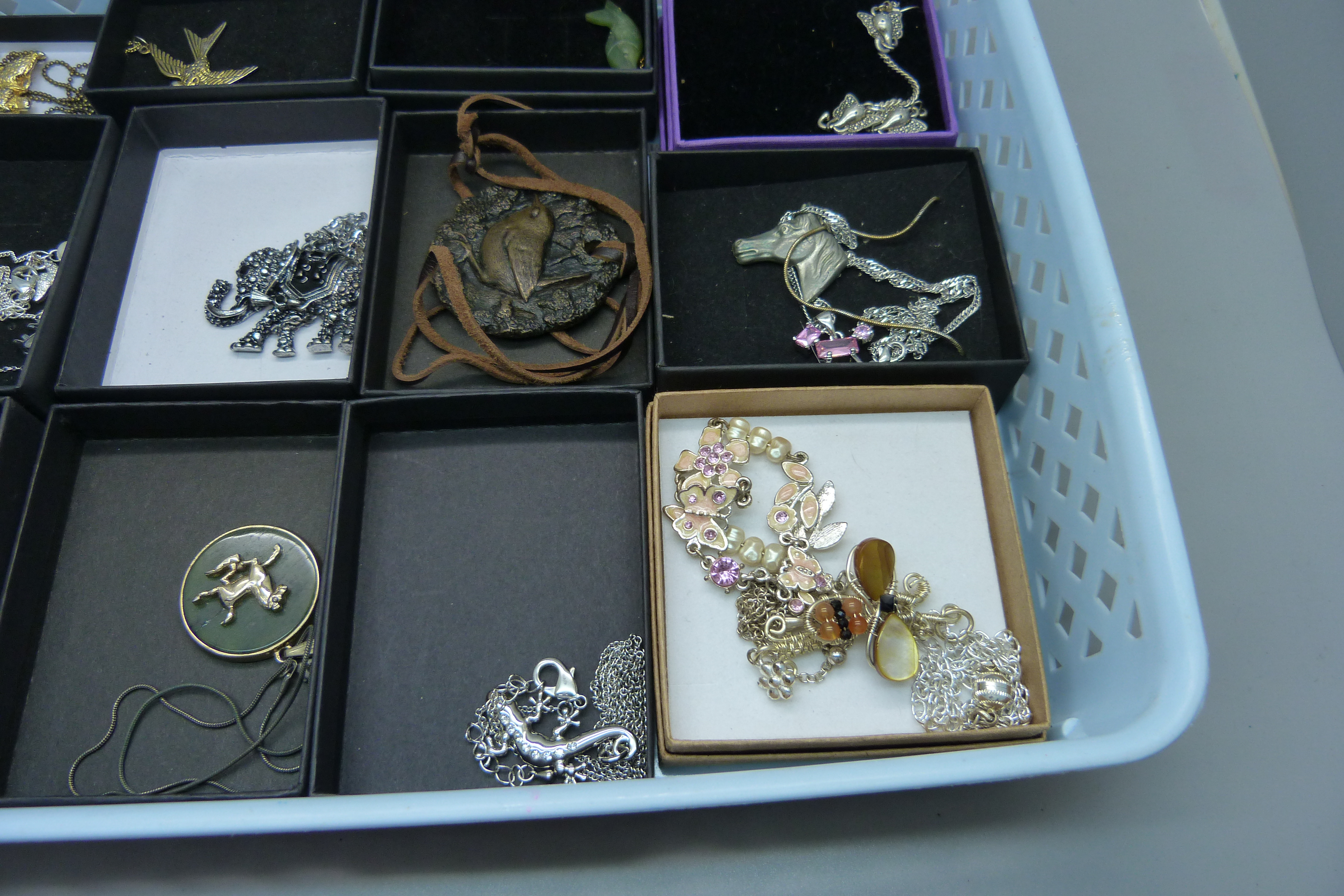 Fifteen animal, bird and fish pendants - Image 2 of 4