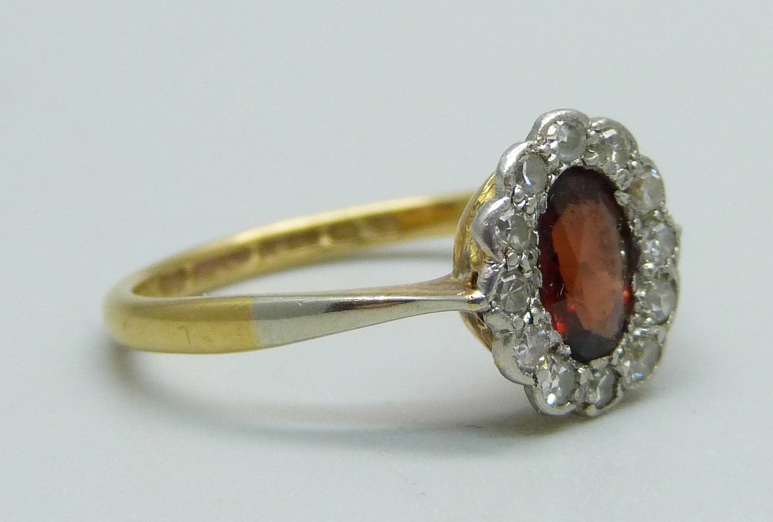 An 18ct gold, diamond and red stone ring, 2.4g, N - Image 4 of 5