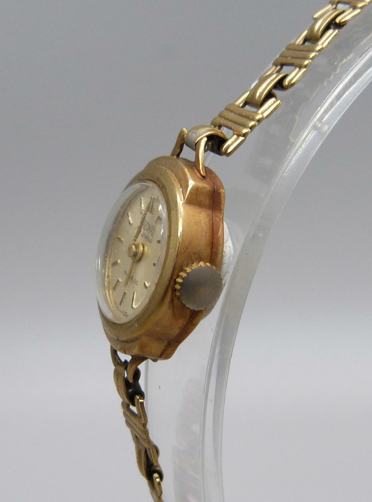 A lady's 9ct gold Precimax wristwatch on a 9ct gold strap, total weight with movement 12g, boxed - Image 2 of 5