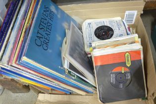 Vinyl records, 32 LP records including Elton John, Cat Stevens, 90 7" 45rpm including The Beatles