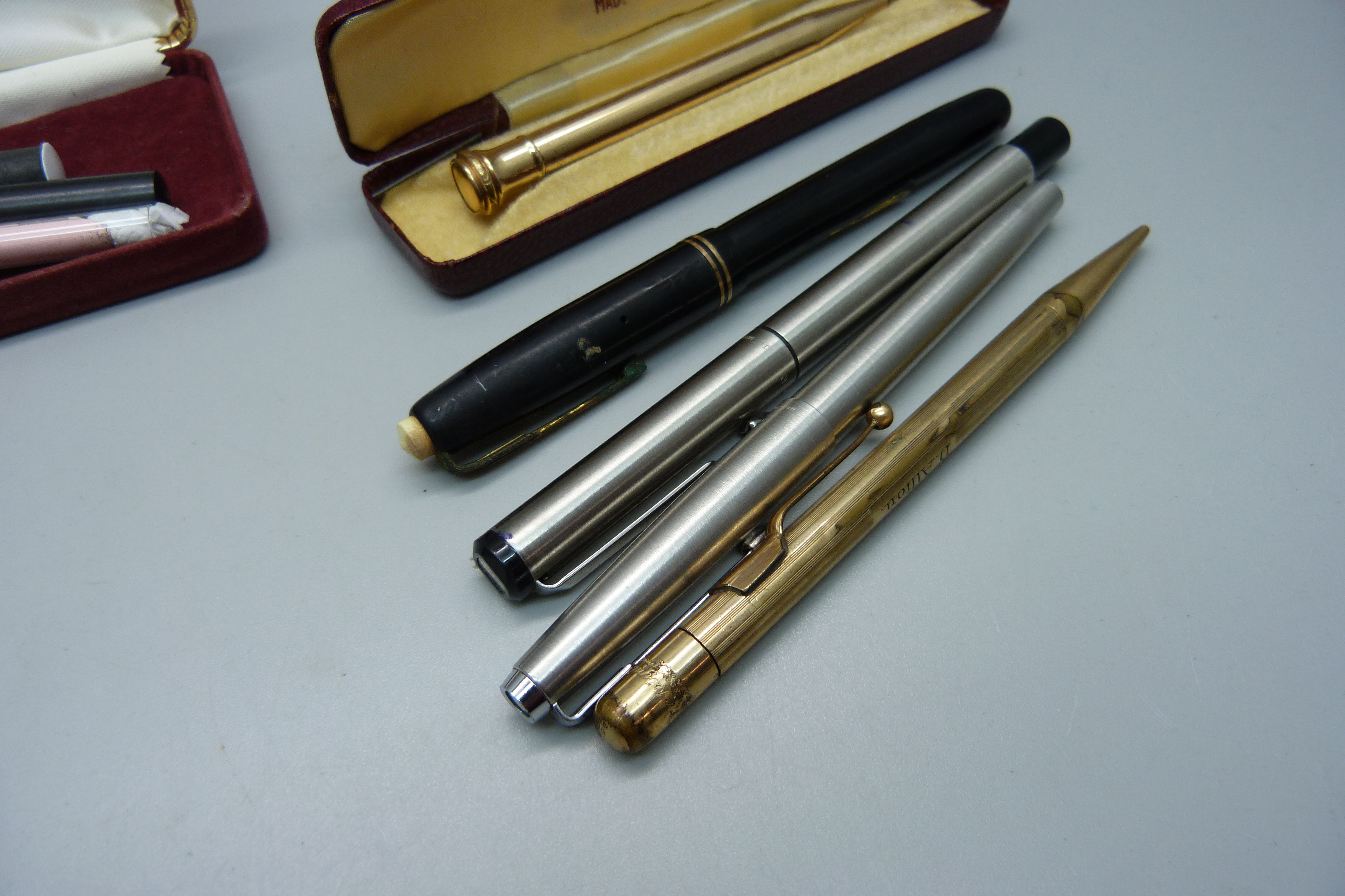 A collection of pens and pencils including a gold plated Fyne-Poynt pencil and Waterman's 503 - Image 3 of 4