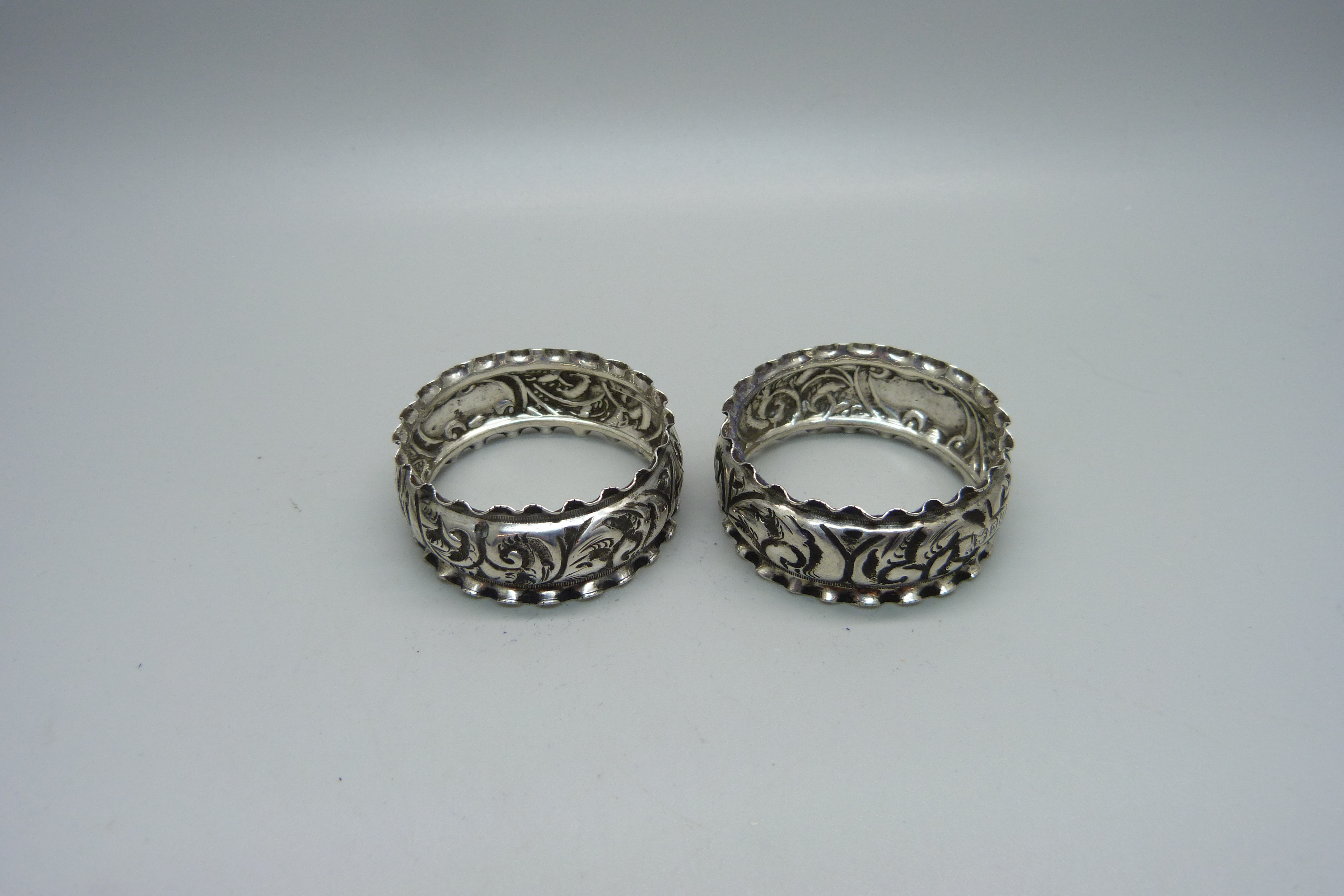 A pair of Victorian silver napkin rings in fitted case, Birmingham 1896, inscription erased - Image 2 of 3