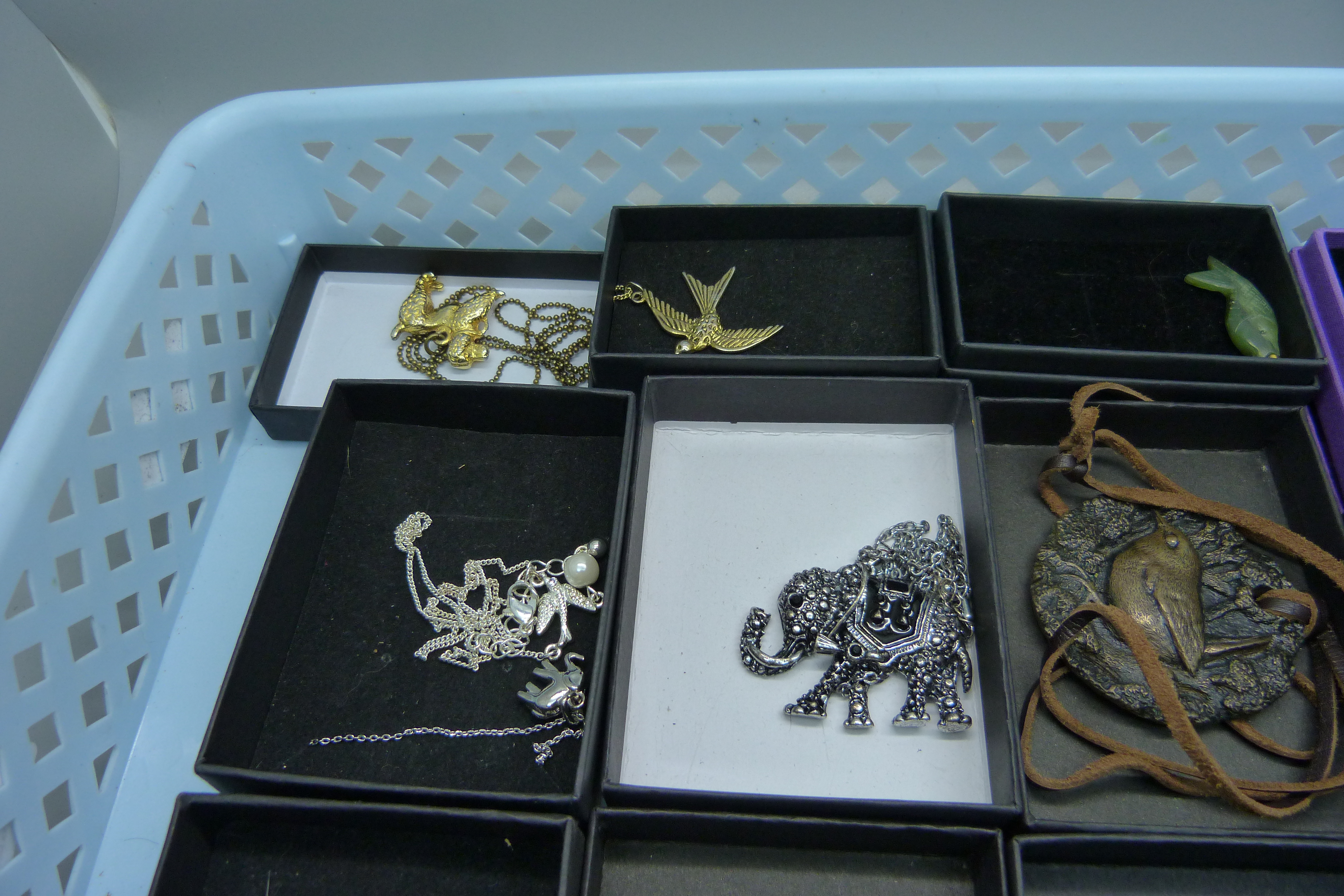 Fifteen animal, bird and fish pendants - Image 3 of 4