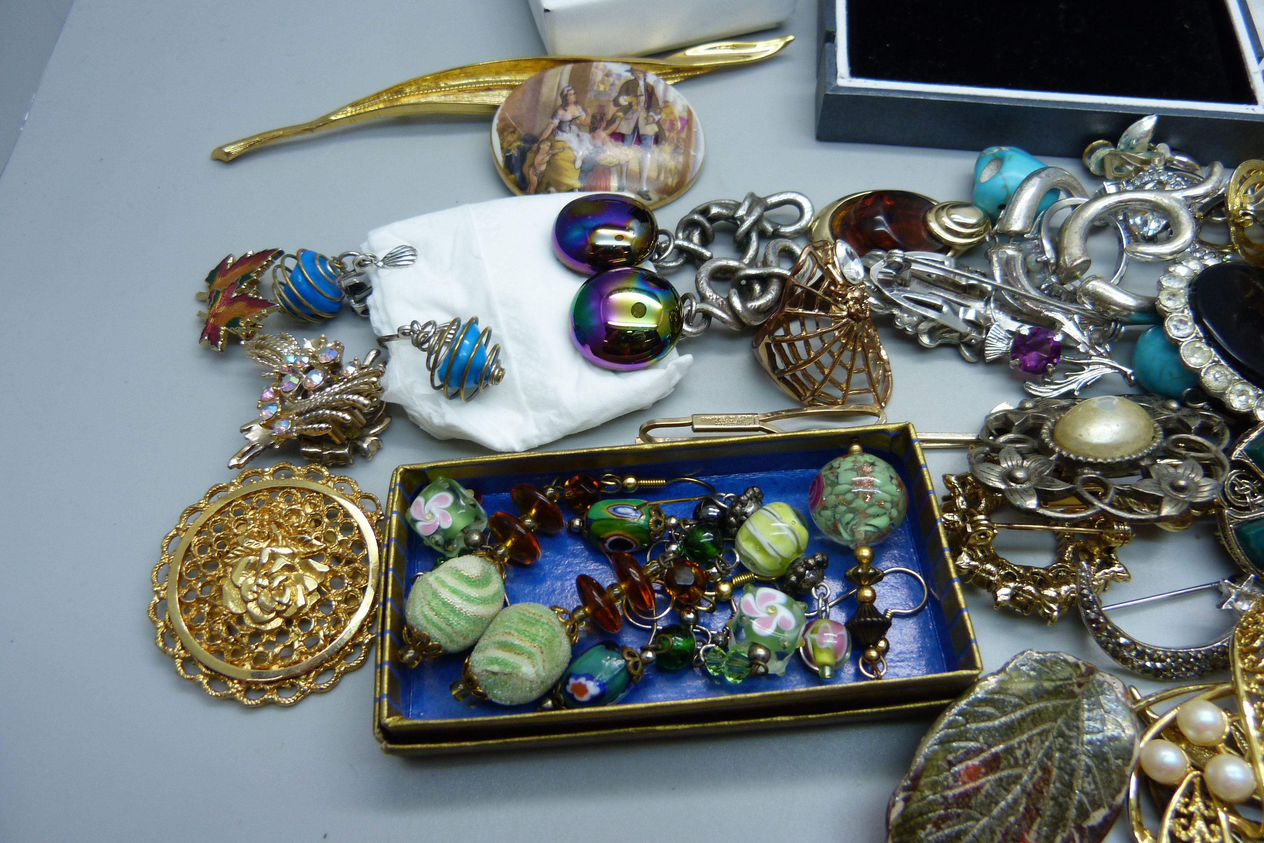 Vintage brooches, earrings, etc. - Image 3 of 4