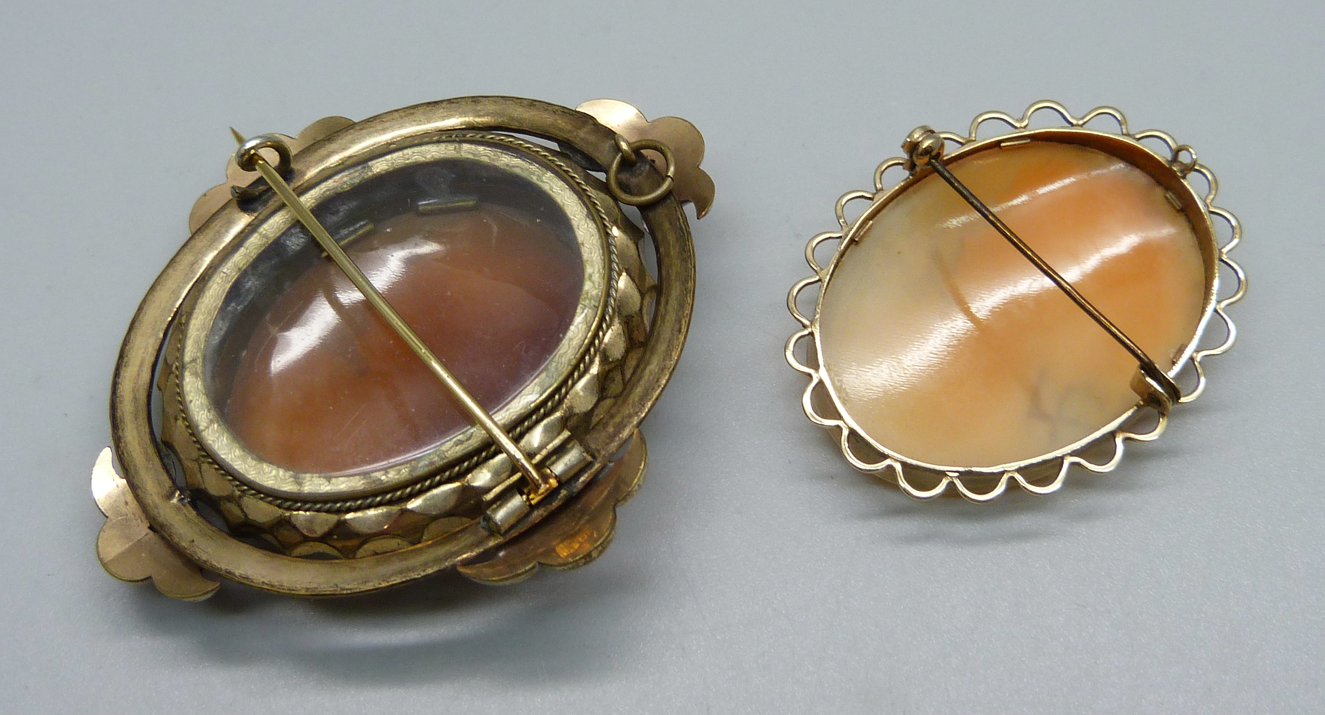 Two cameo brooches, one 9ct gold mounted and one c.1900 - Image 3 of 3