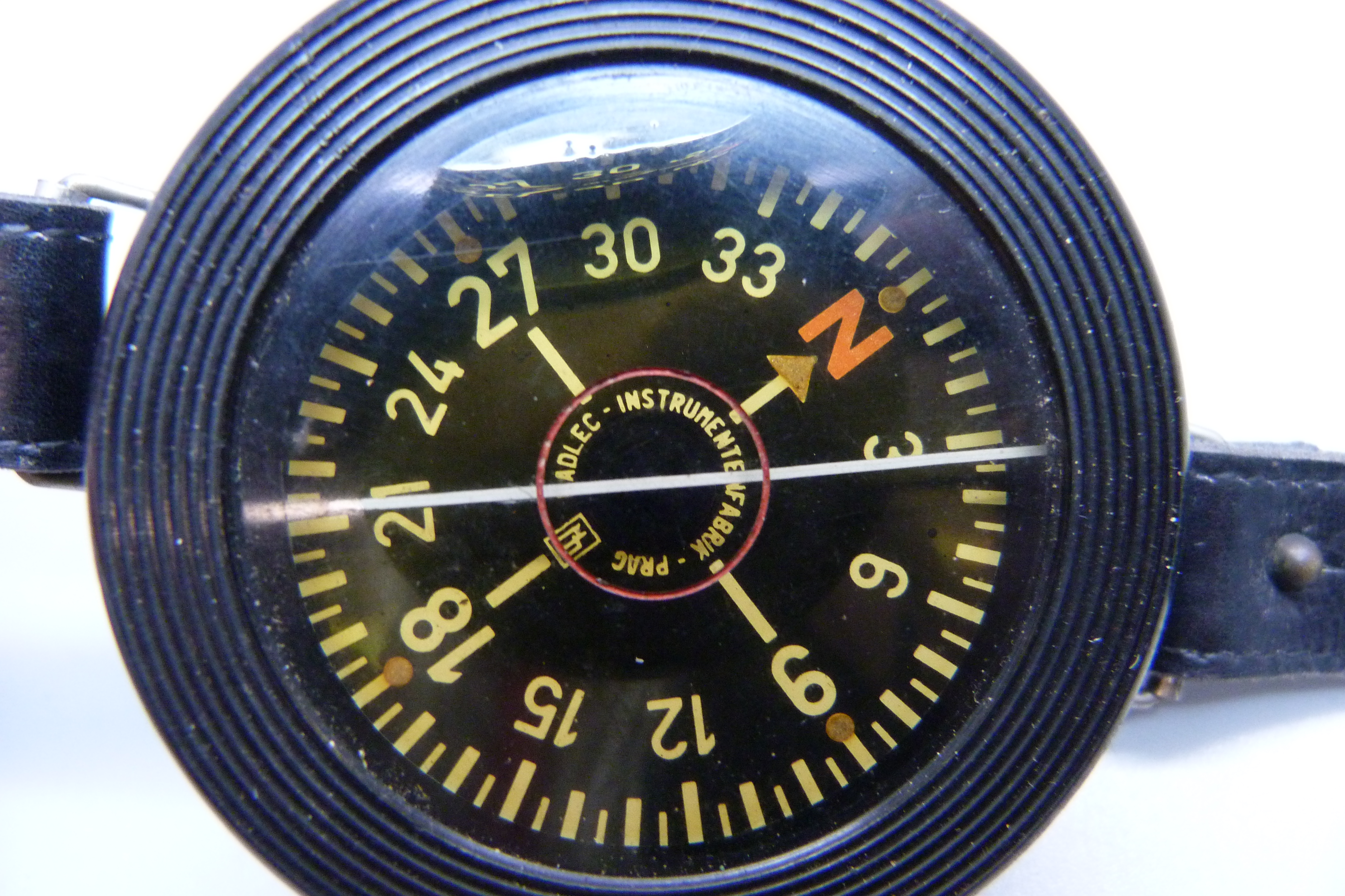 A German WWII Luftwaffe pilot's AK39 wrist compass, no. 60349 - Image 3 of 4