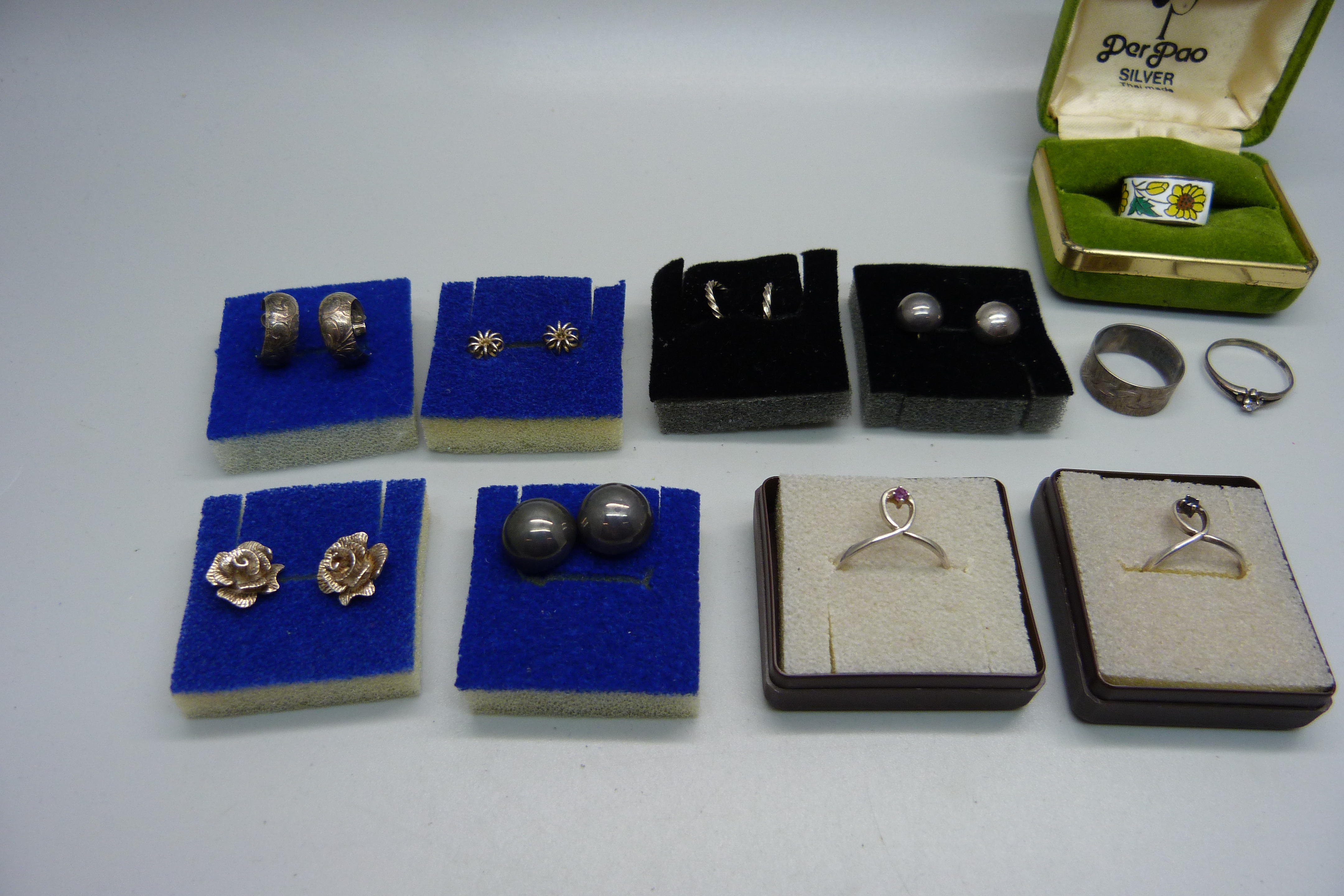 Five silver rings and six pairs of silver earrings - Image 2 of 2