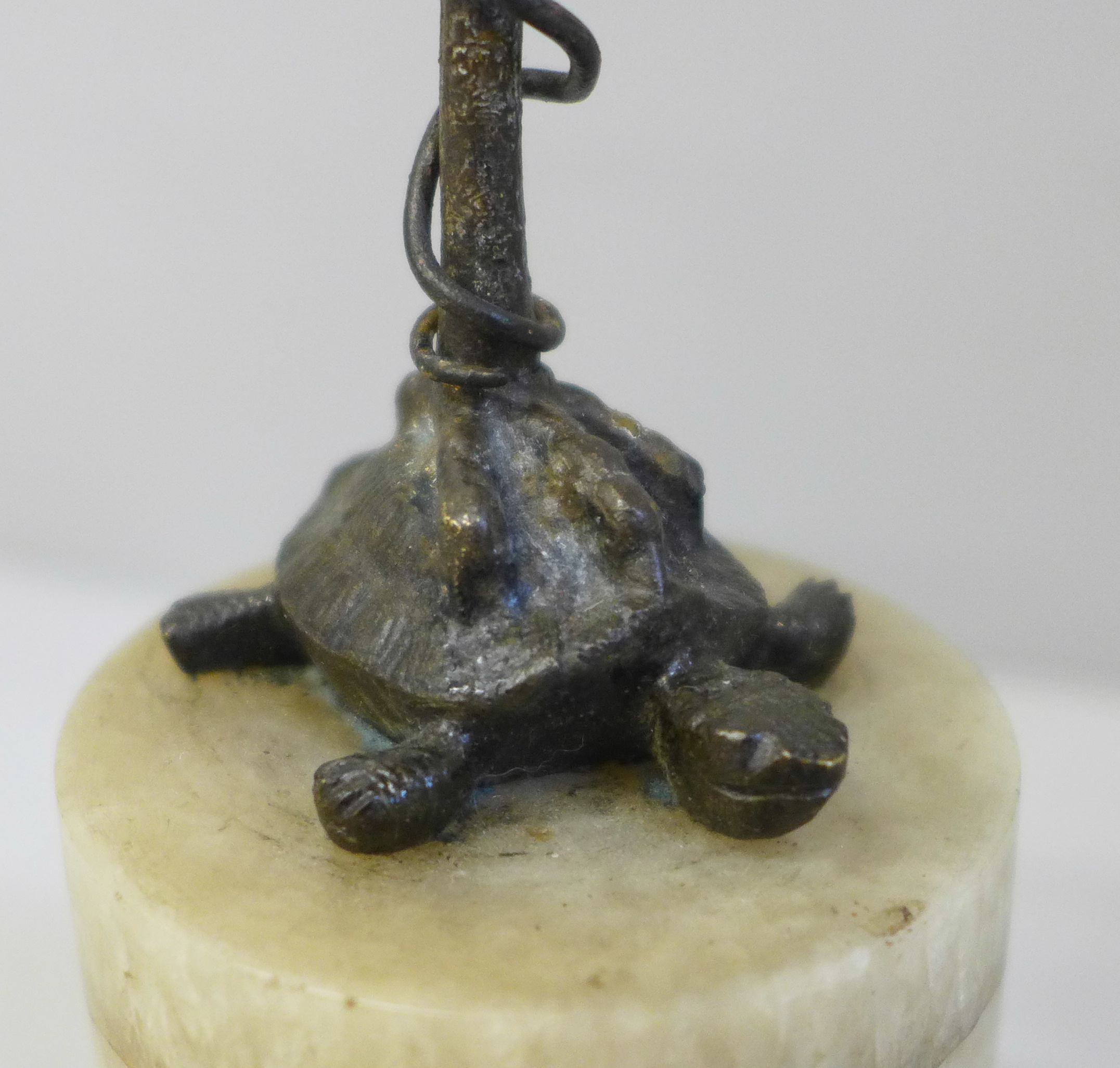 A bronze model of a bird standing on a turtle, on a quartz base - Image 4 of 4