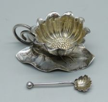 A Victorian silver salt with matching spoon by George Unite, Birmingham 1896, 31g