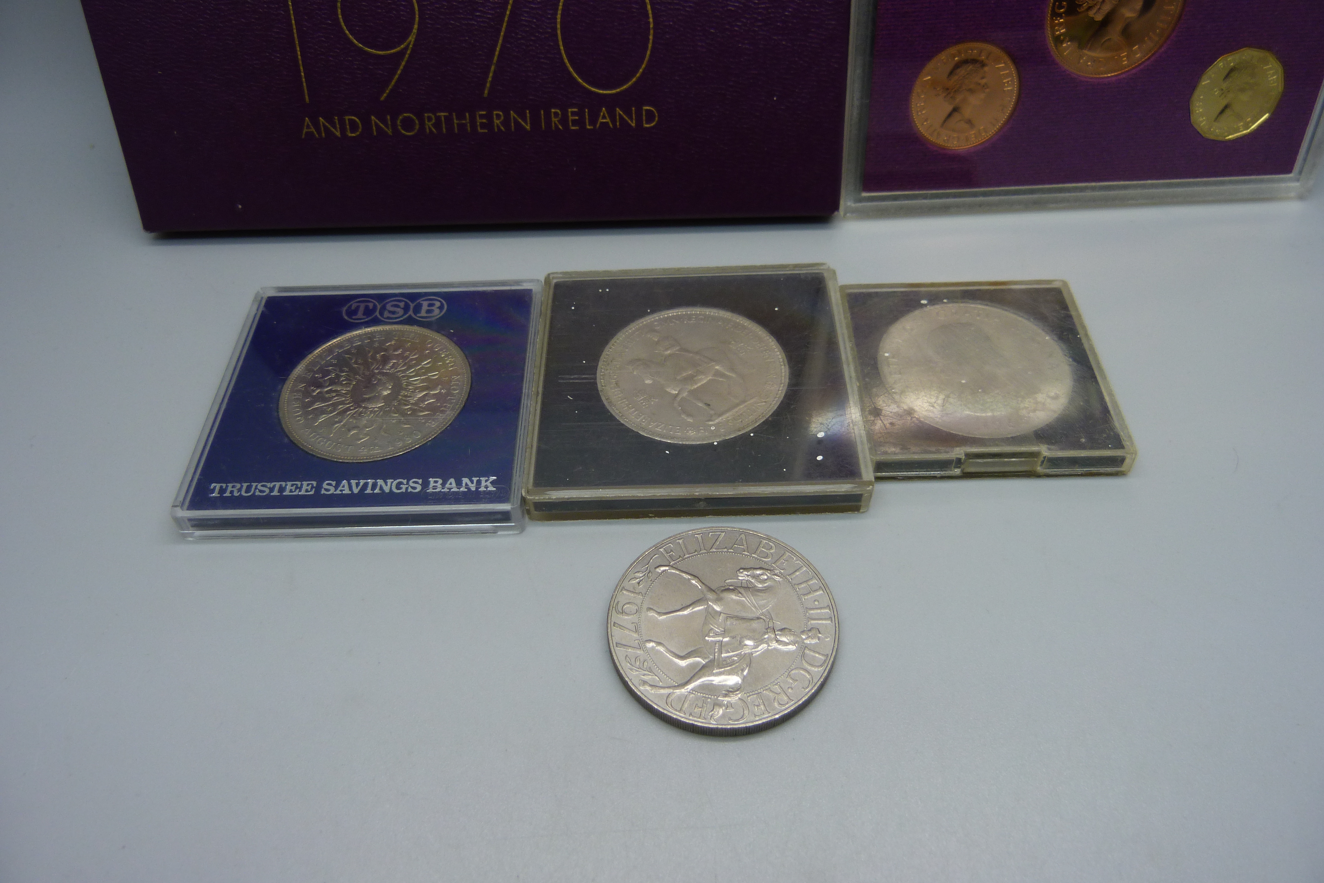 A 1970 coin set and four commemorative coins - Image 2 of 3