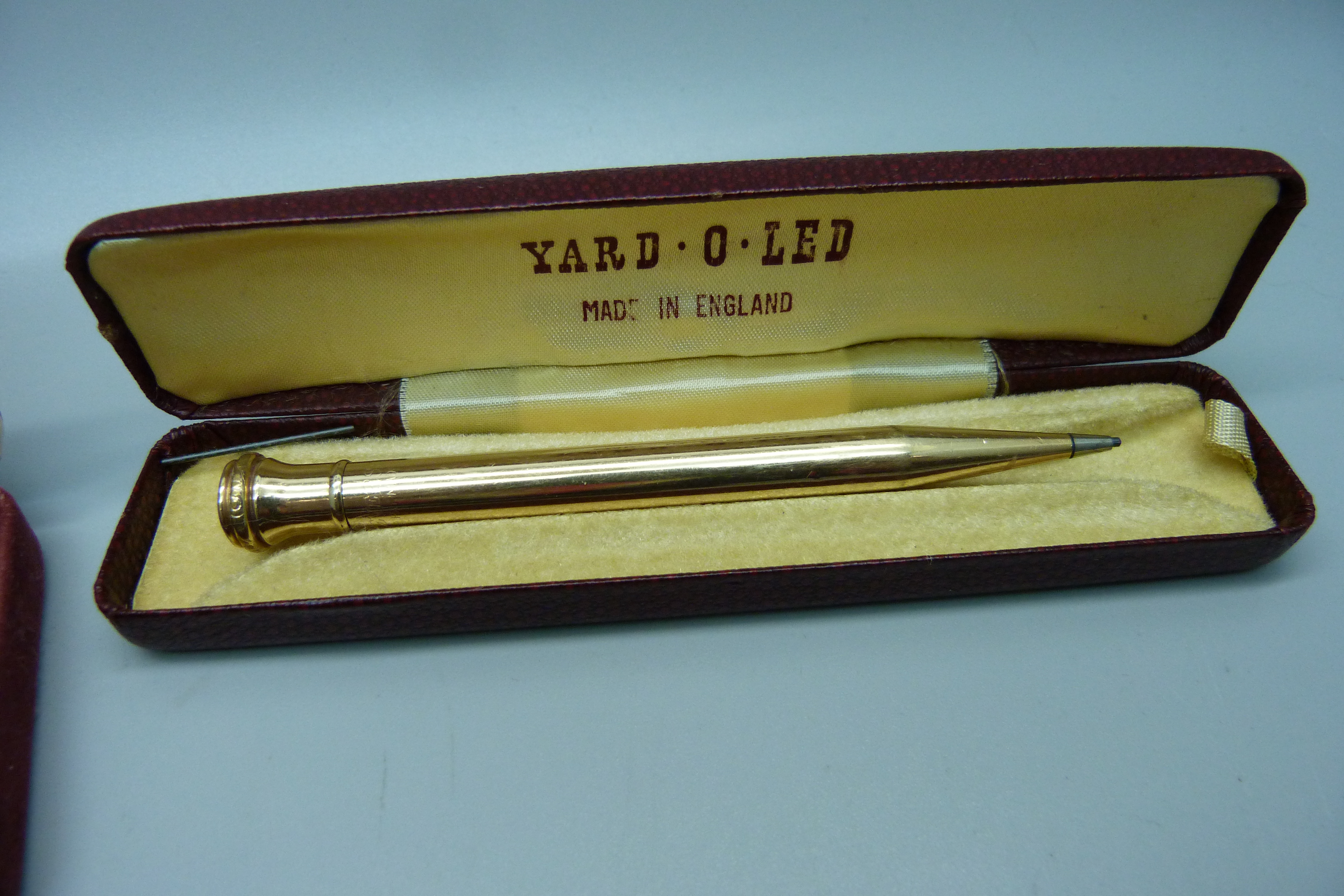 A collection of pens and pencils including a gold plated Fyne-Poynt pencil and Waterman's 503 - Image 2 of 4