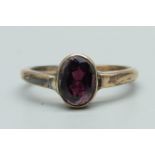 A 9ct and garnet ring, 2.8g, M/N