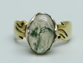 A silver gilt and moss agate cabochon ring, O