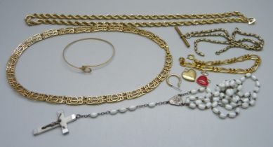 Gold-tone jewellery, etc.