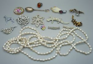 A silver spoon, a silver and amber ring, a string of freshwater pearls and other costume jewellery