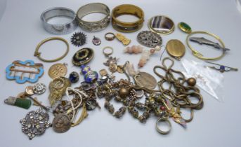 Antique costume jewellery, some a/f